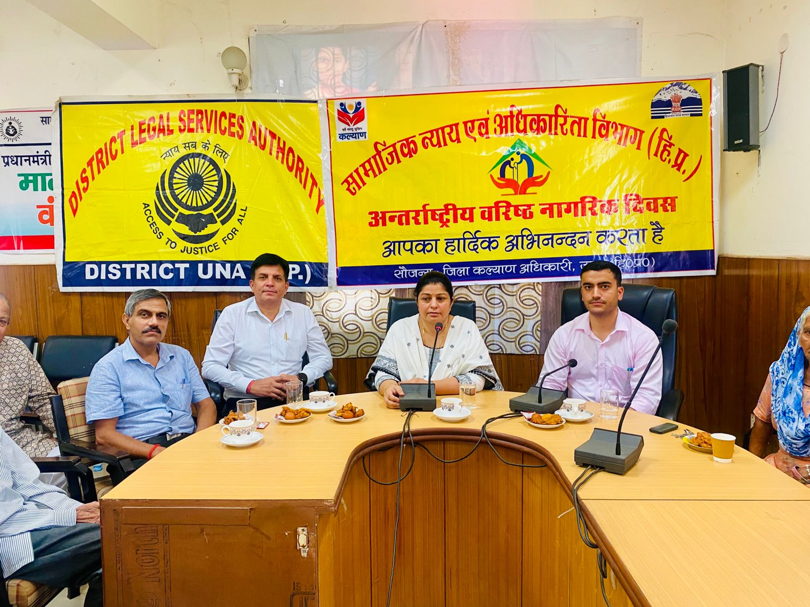वरिष्ठ नागरिक दिवस पर बुजुर्गों को विधिक अधिकारों को लेकर किया जागरूक, कल्याणकारी योजनाओं की दी जानकारी
